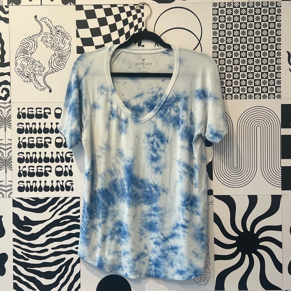 🤍AEO Tie-Dye V-Neck Tee💙